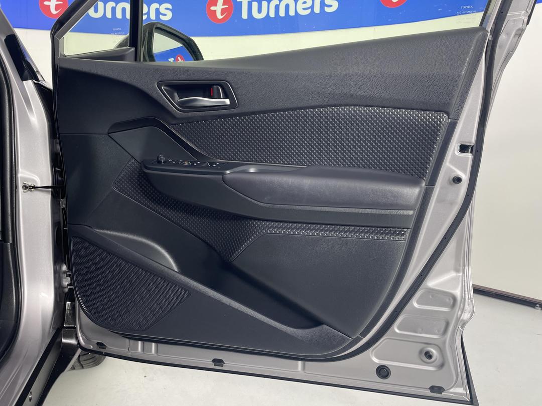 Photo '15' of Toyota C-HR