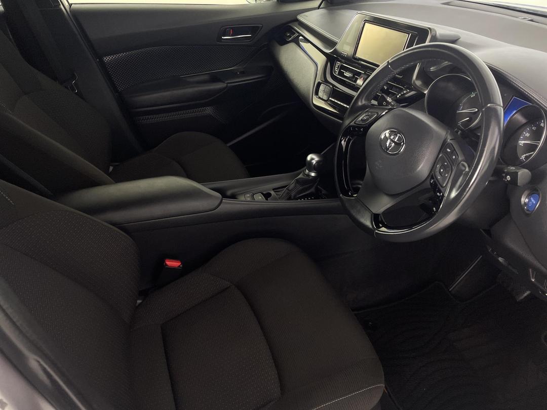 Photo '16' of Toyota C-HR