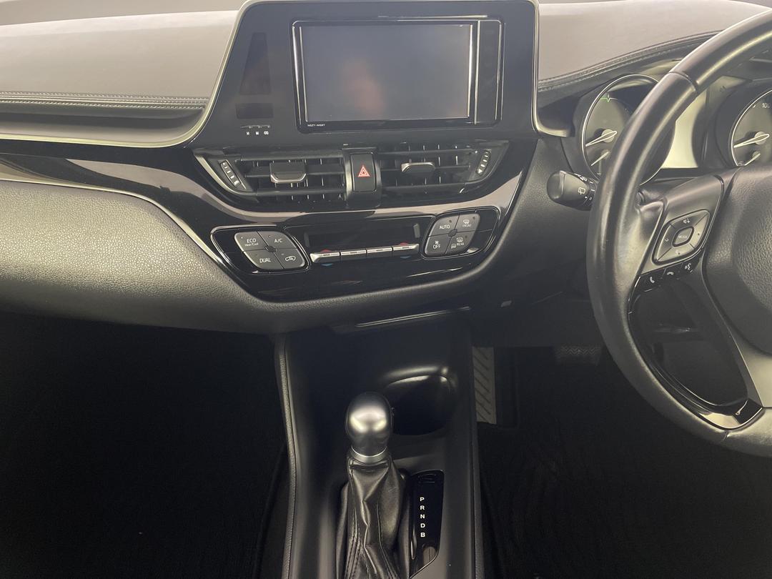 Photo '18' of Toyota C-HR