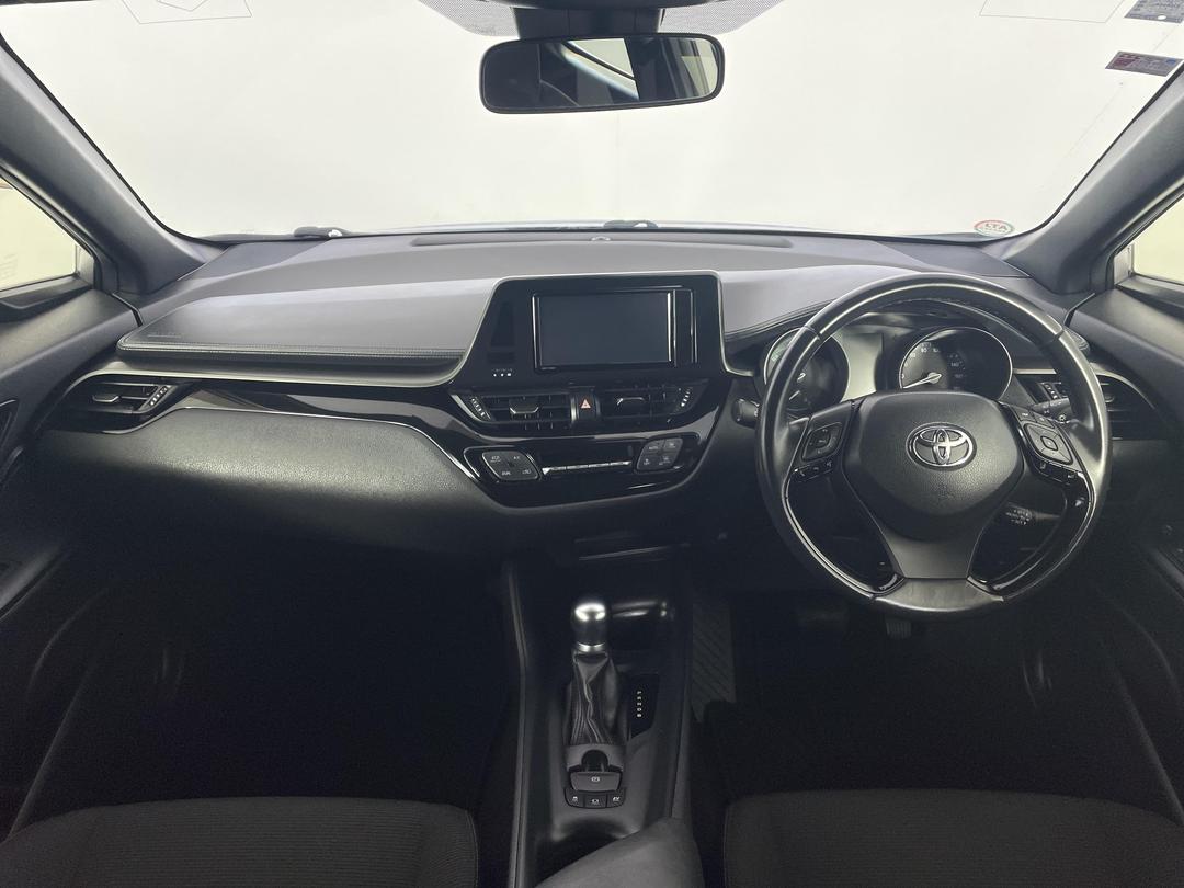 Photo '17' of Toyota C-HR