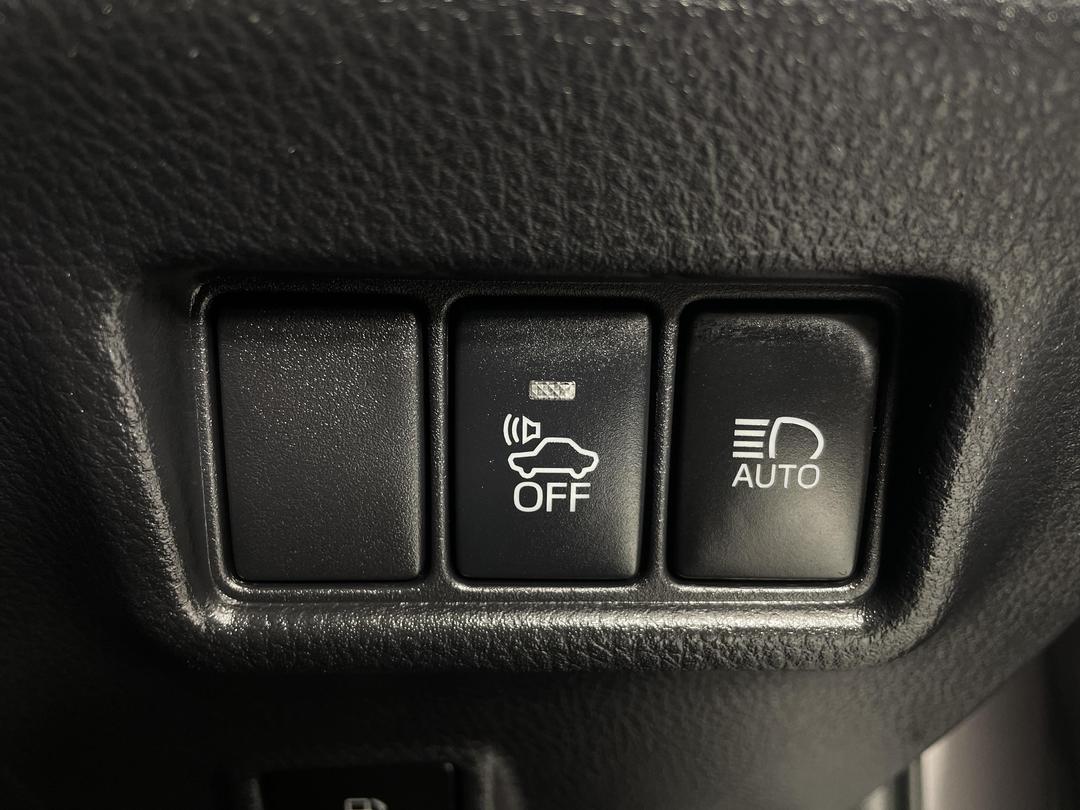 Photo '24' of Toyota C-HR