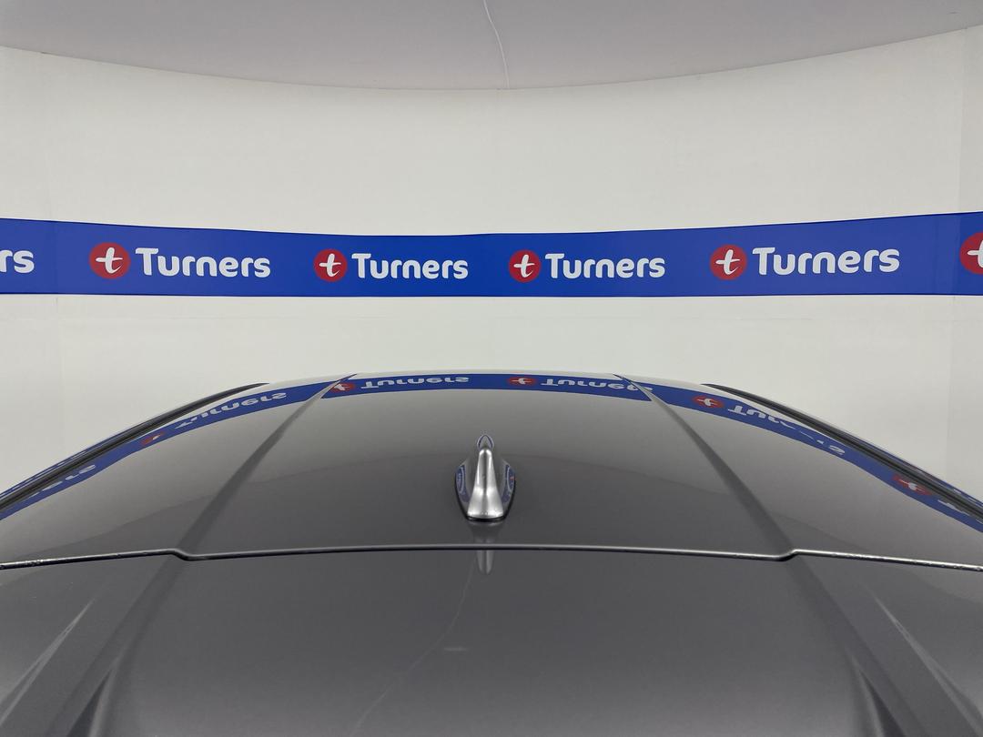 Photo '32' of Toyota C-HR