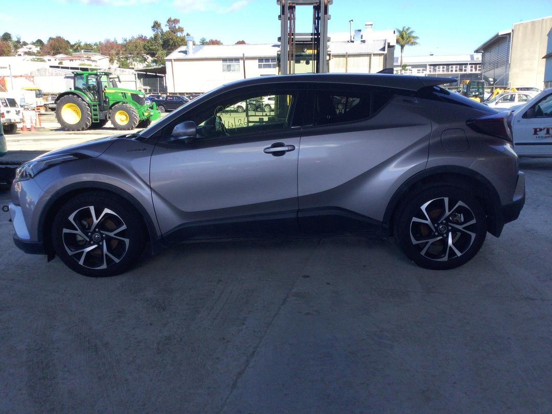 Photo '4' of Toyota C-HR