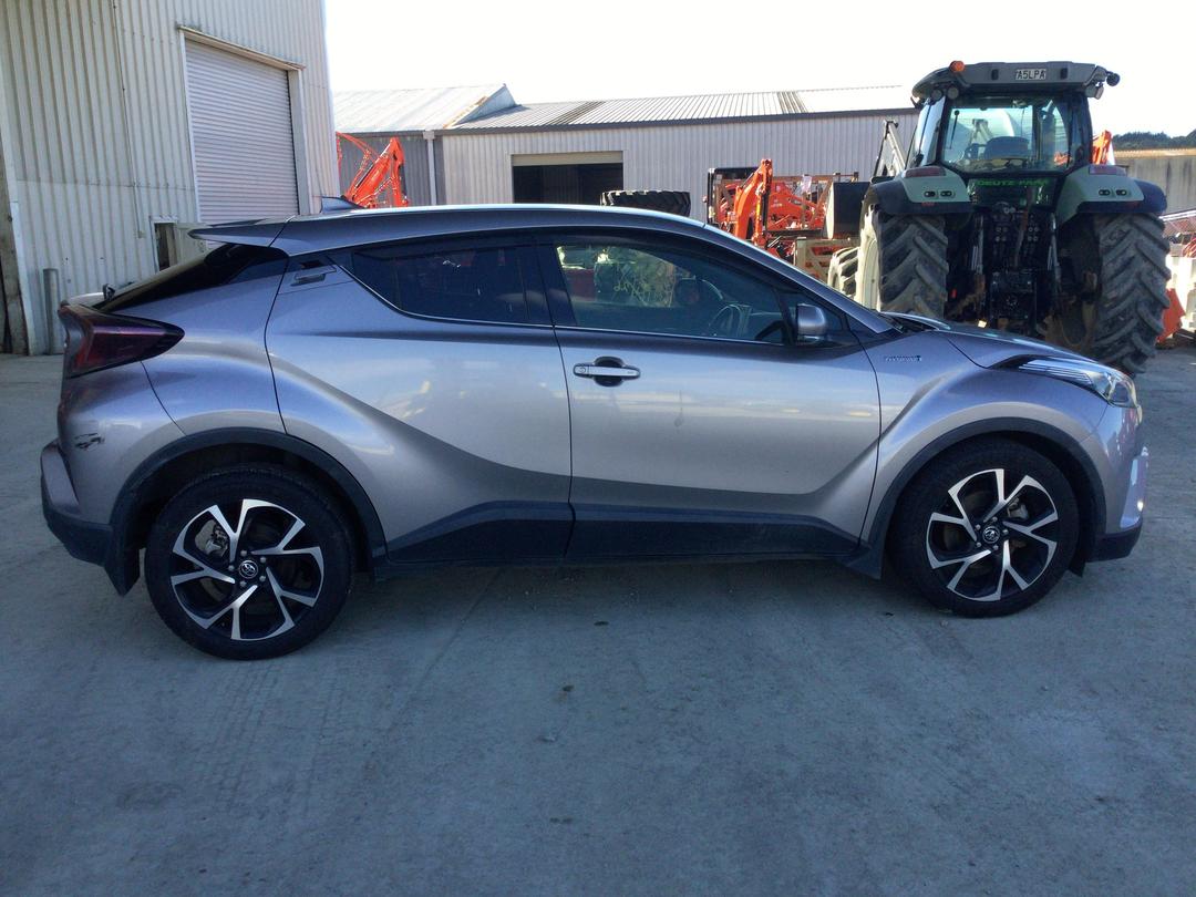 Photo '8' of Toyota C-HR