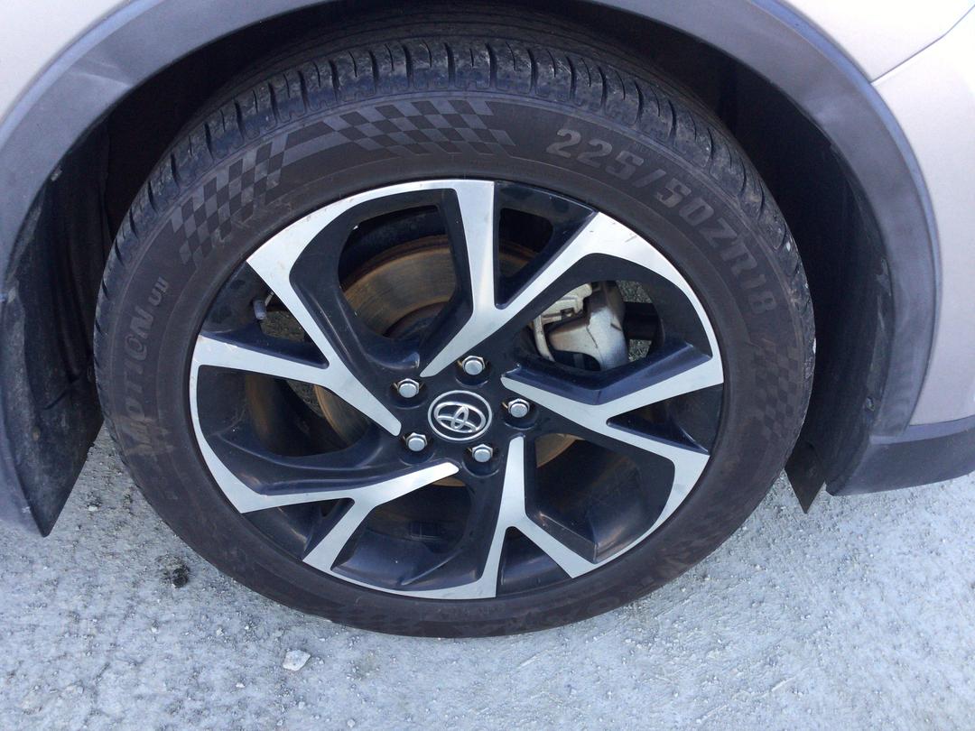 Photo '9' of Toyota C-HR