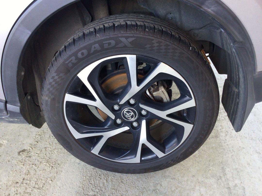 Photo '11' of Toyota C-HR