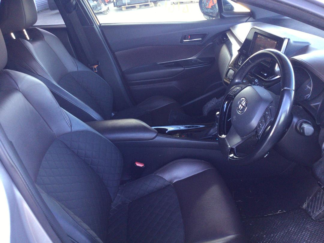 Photo '13' of Toyota C-HR