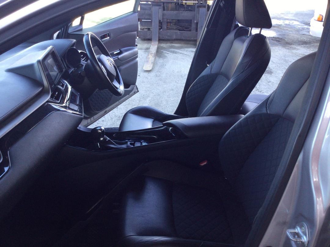 Photo '18' of Toyota C-HR