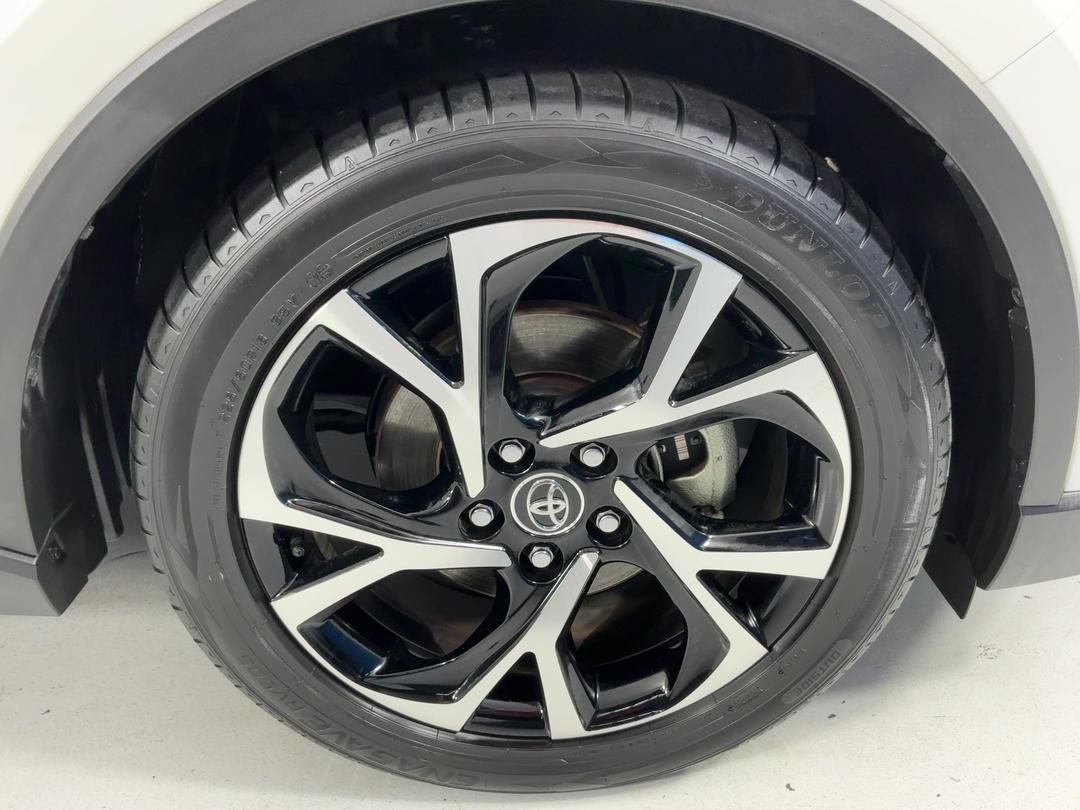 Photo '9' of Toyota C-HR