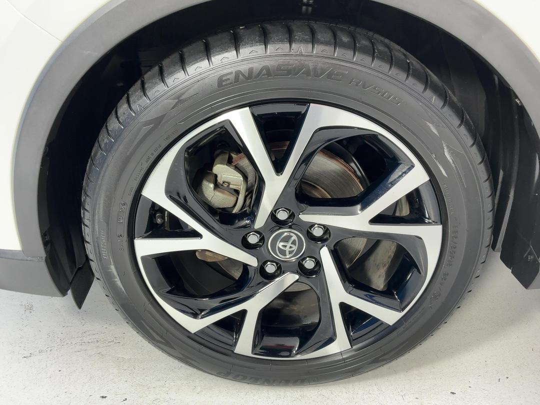 Photo '10' of Toyota C-HR