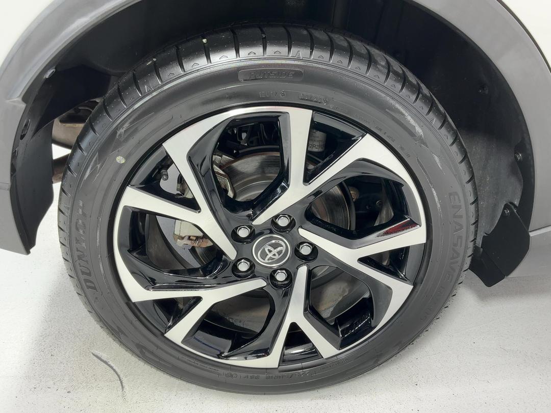 Photo '12' of Toyota C-HR