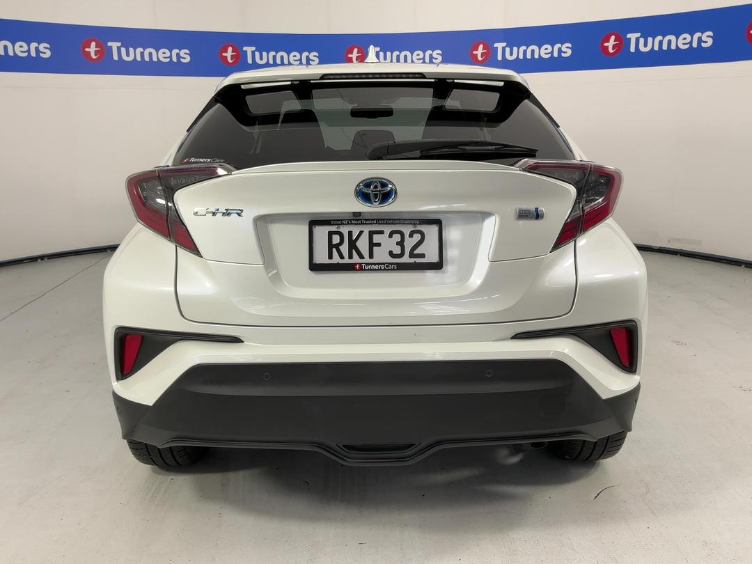 Photo '6' of Toyota C-HR