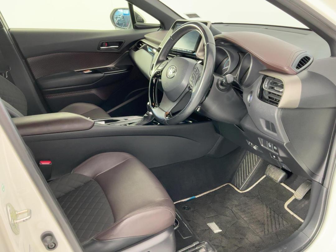 Photo '16' of Toyota C-HR