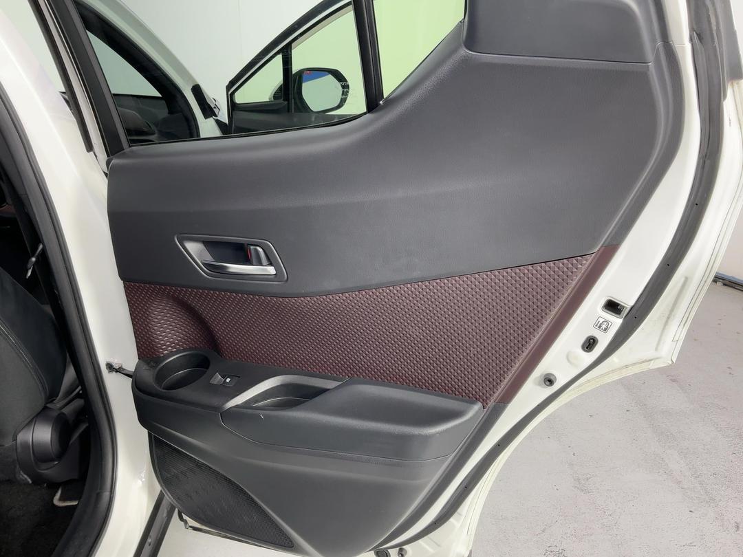 Photo '19' of Toyota C-HR