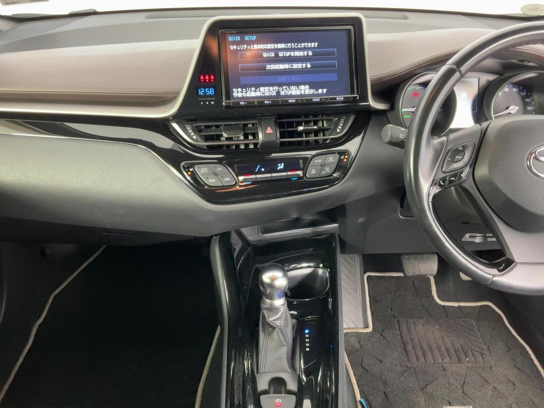 Photo '18' of Toyota C-HR