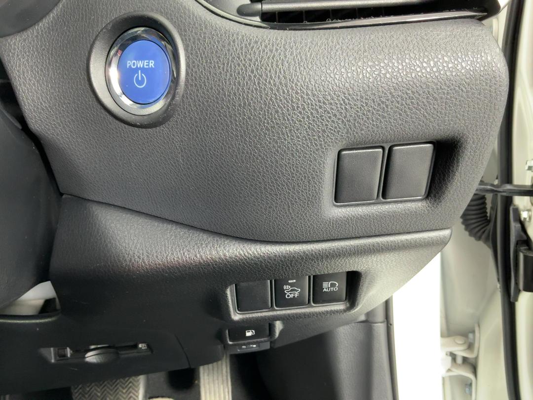 Photo '25' of Toyota C-HR