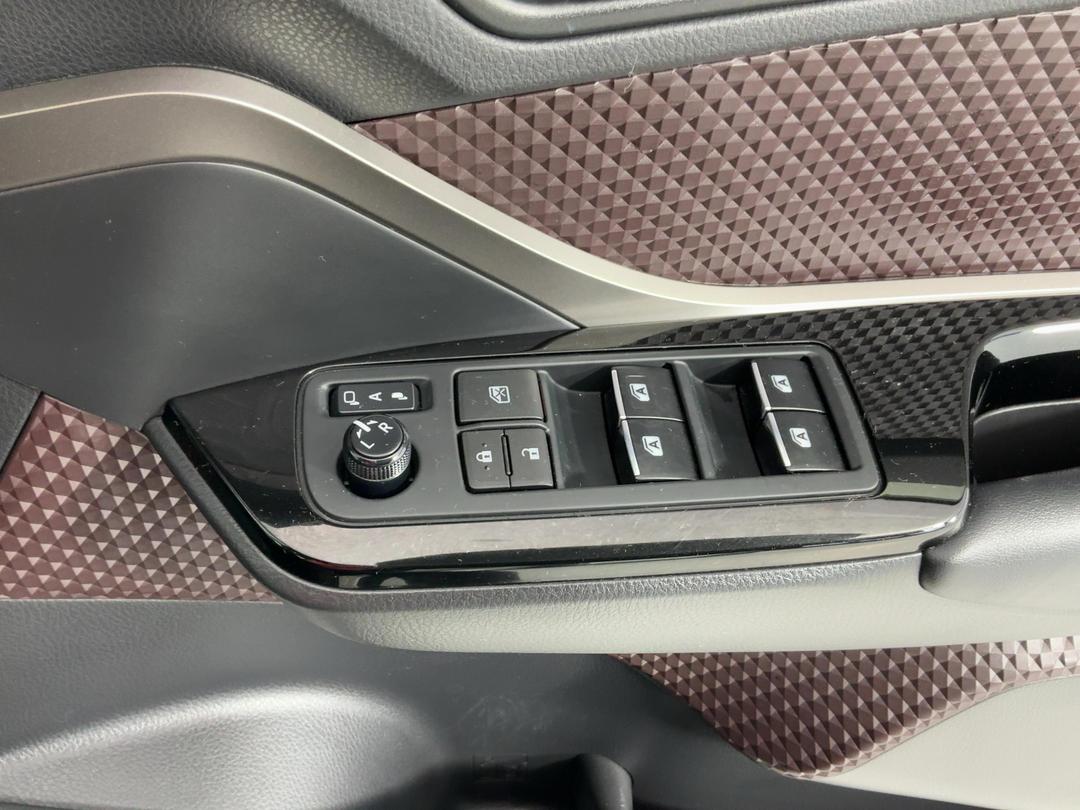 Photo '26' of Toyota C-HR
