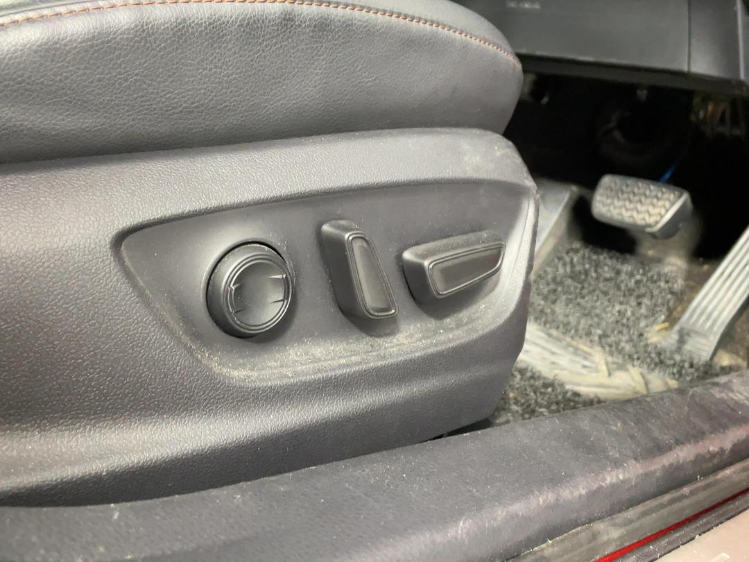Photo '28' of Toyota Camry