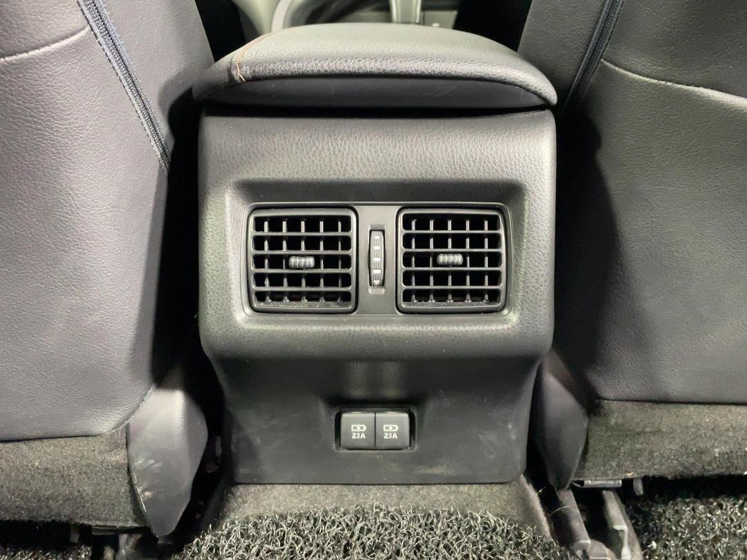 Photo '39' of Toyota Camry