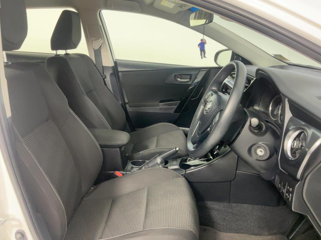 Photo '16' of Toyota Corolla