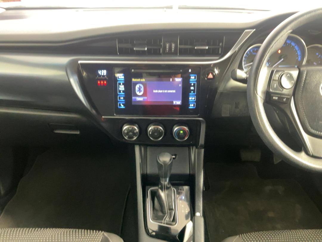 Photo '18' of Toyota Corolla
