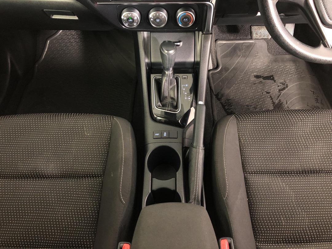 Photo '18' of Toyota Corolla