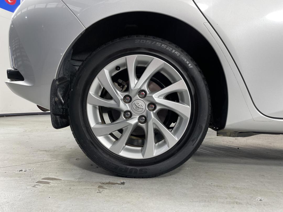 Photo '12' of Toyota Corolla