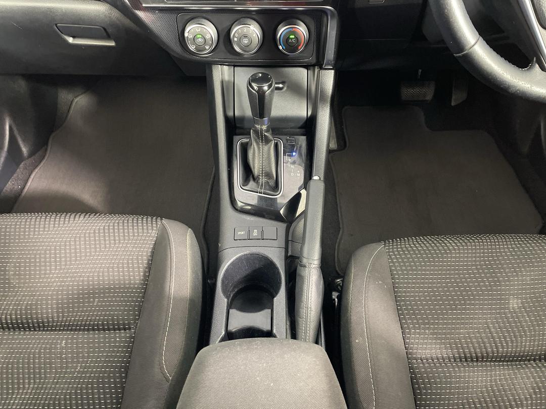 Photo '18' of Toyota Corolla