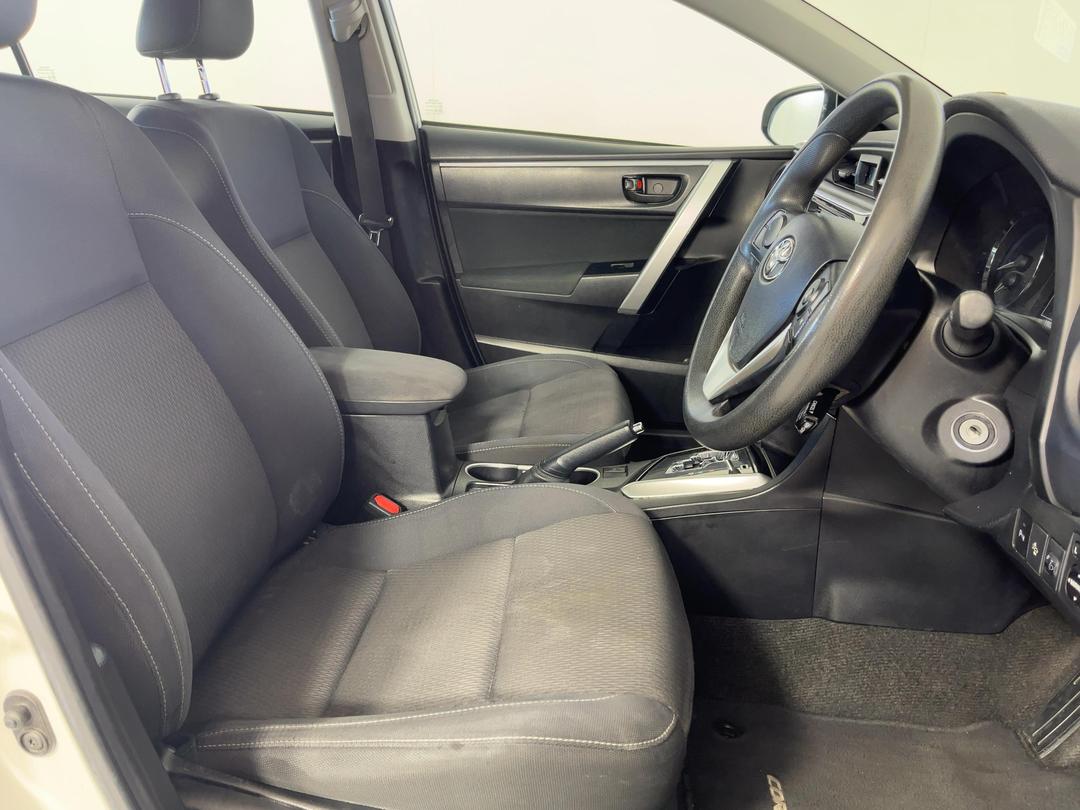 Photo '16' of Toyota Corolla