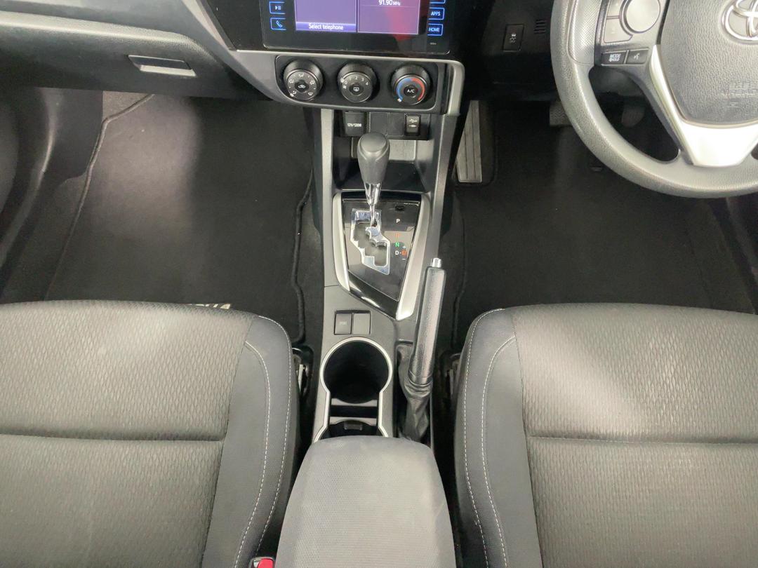 Photo '18' of Toyota Corolla