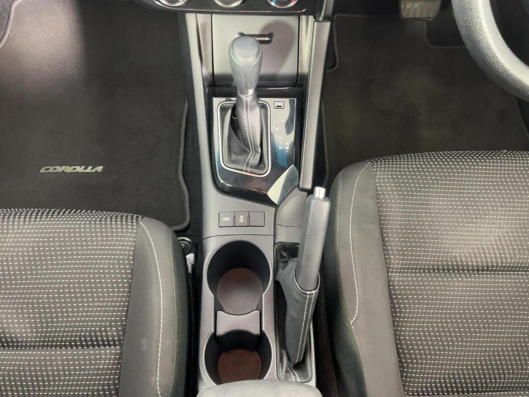 Photo '18' of Toyota Corolla