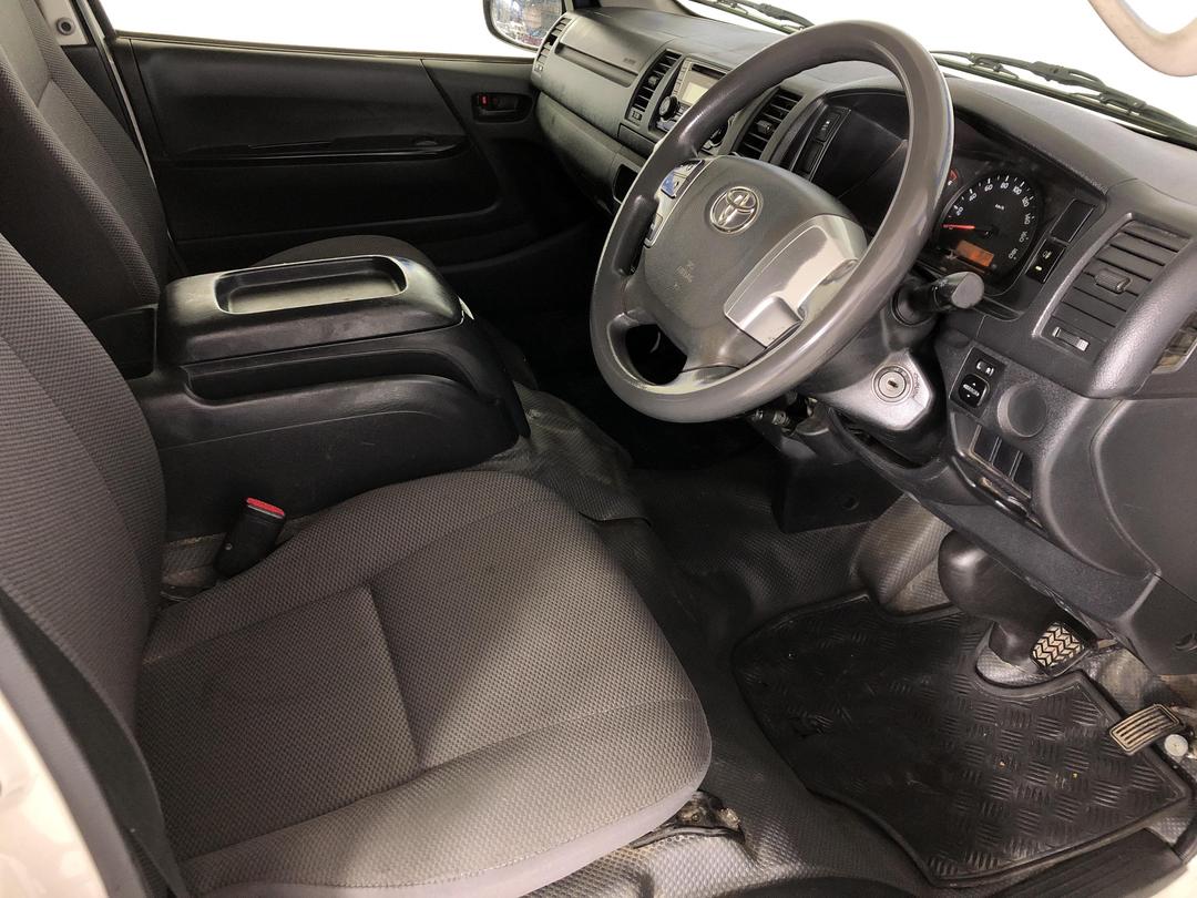 Photo '16' of Toyota Hiace