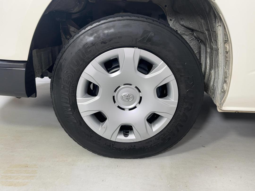 Photo '10' of Toyota Hiace