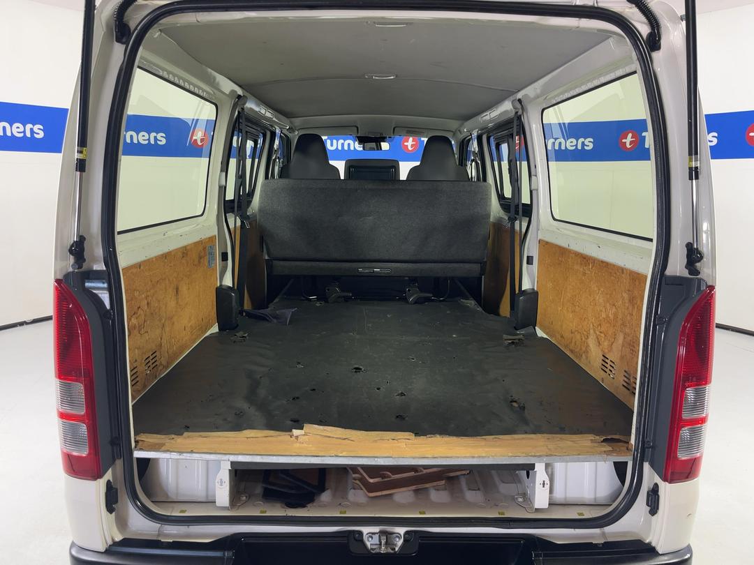 Photo '14' of Toyota Hiace