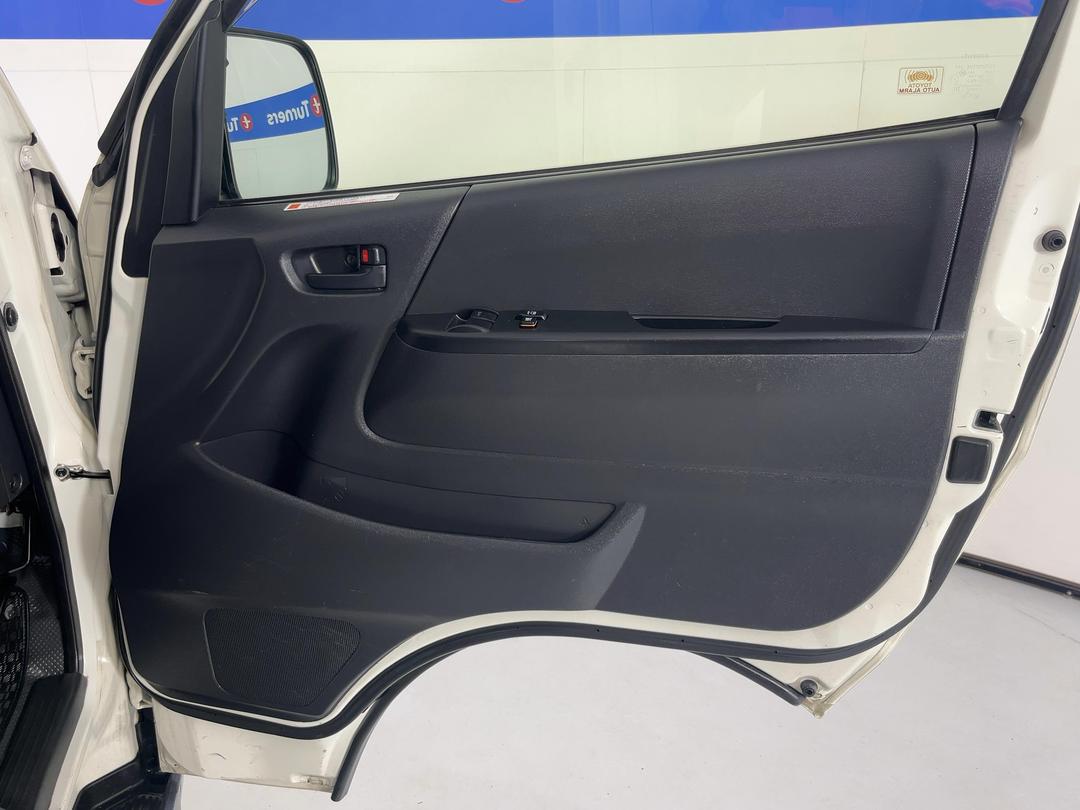 Photo '15' of Toyota Hiace