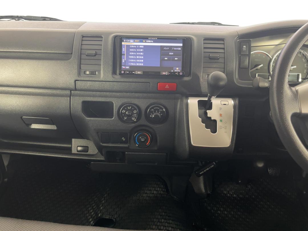Photo '18' of Toyota Hiace