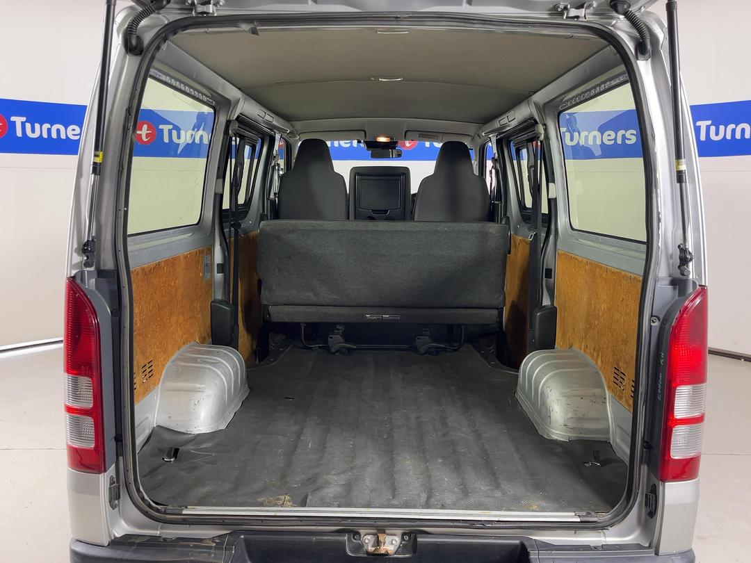 Photo '14' of Toyota Hiace