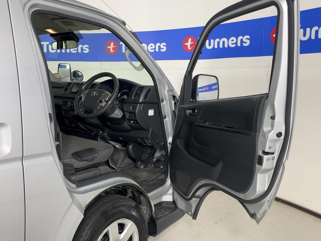 Photo '15' of Toyota Hiace