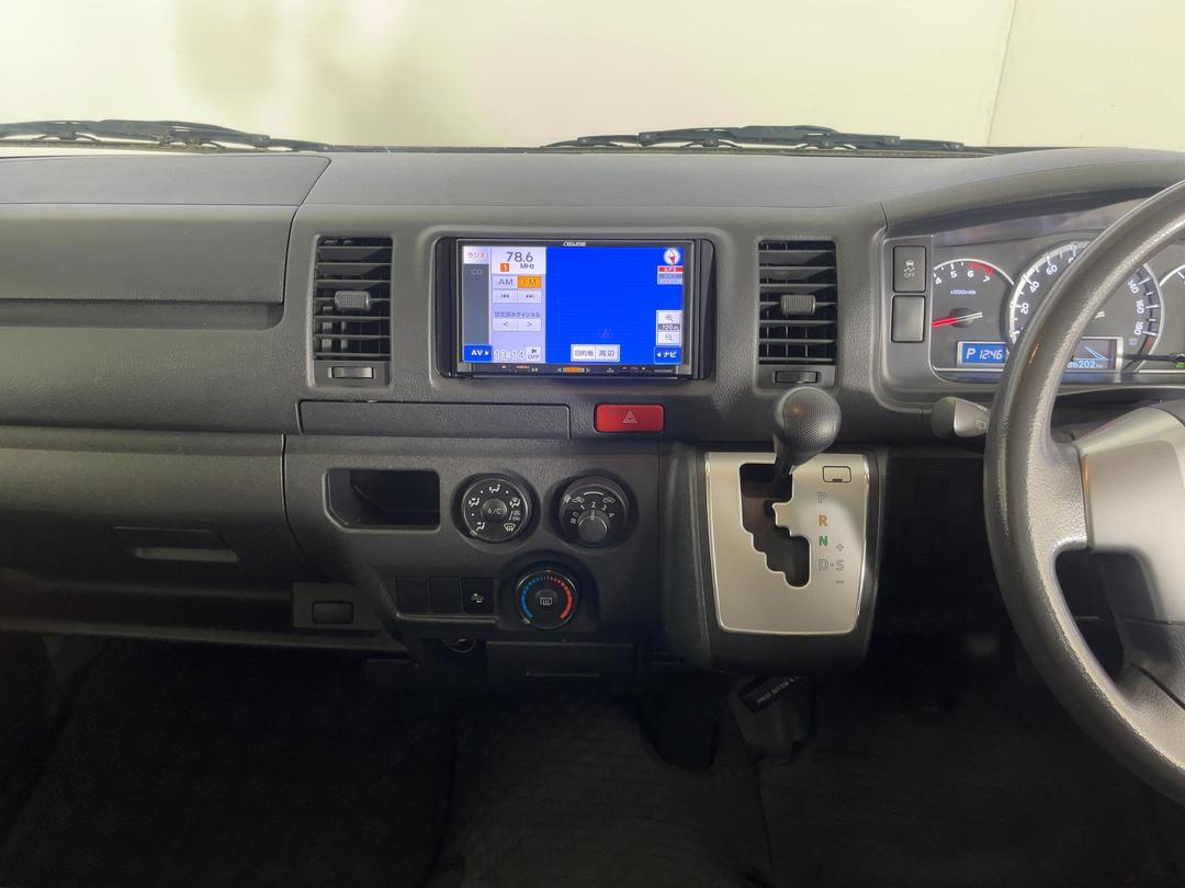 Photo '18' of Toyota Hiace