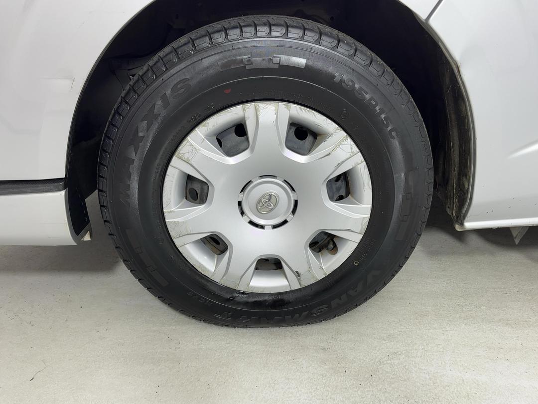 Photo '10' of Toyota Hiace