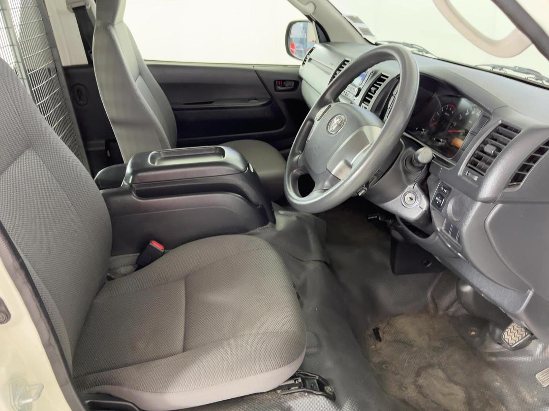 Photo '16' of Toyota Hiace
