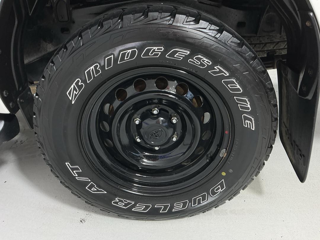 Photo '11' of Toyota Hilux