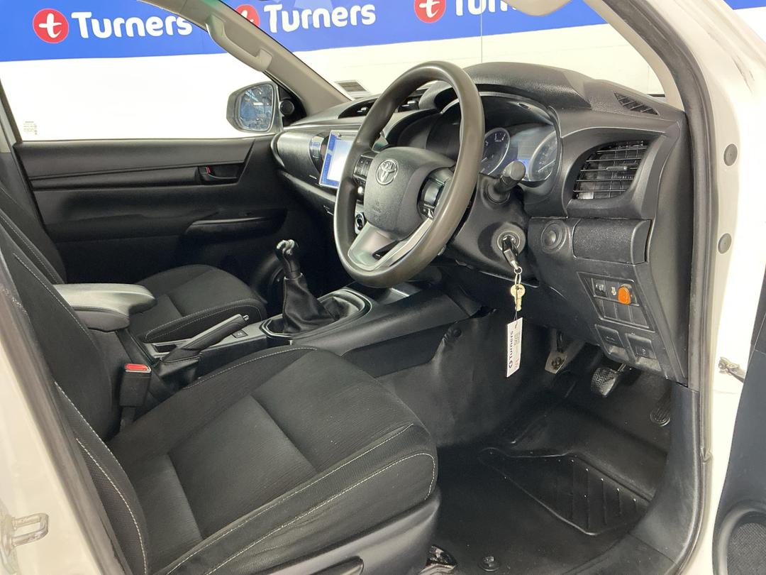 Photo '16' of Toyota Hilux