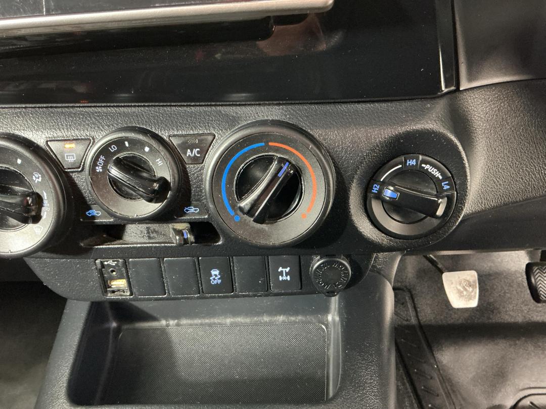 Photo '23' of Toyota Hilux