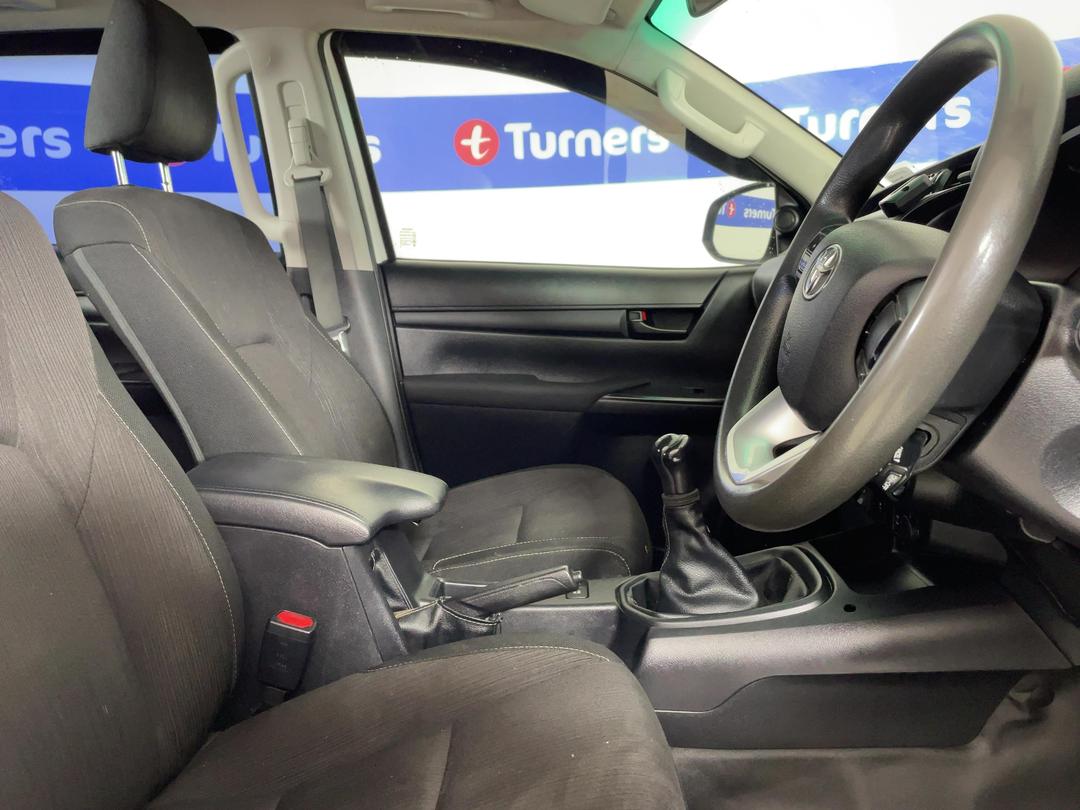 Photo '16' of Toyota Hilux