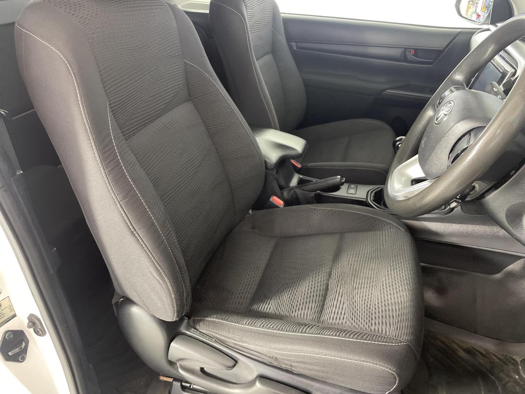 Photo '16' of Toyota Hilux