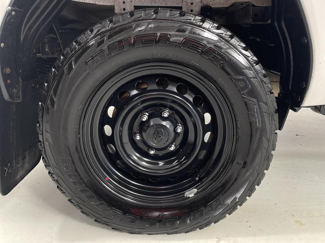 Photo '12' of Toyota Hilux