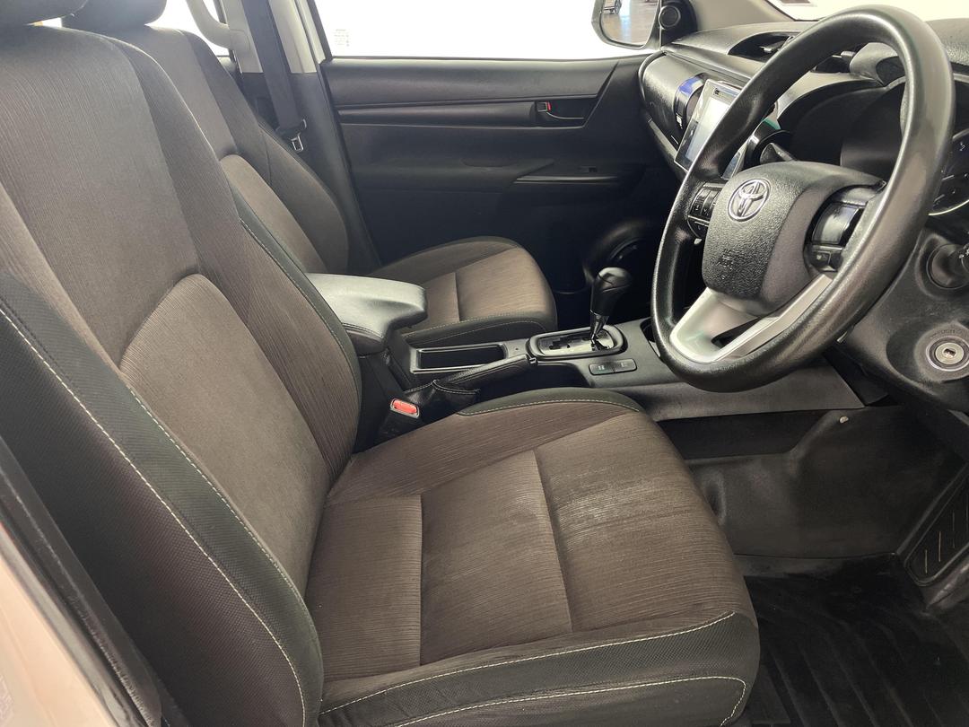 Photo '16' of Toyota Hilux