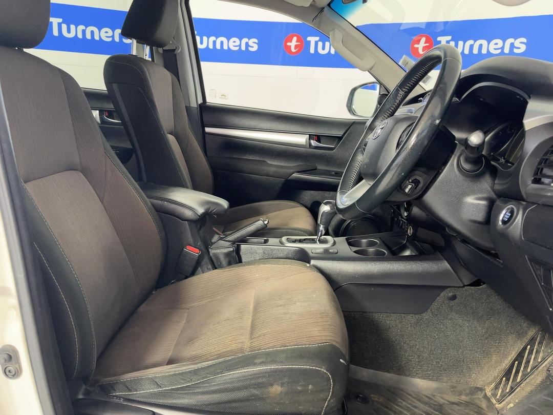 Photo '16' of Toyota Hilux