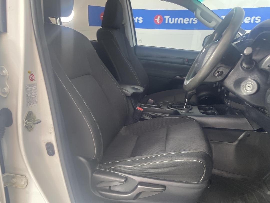 Photo '16' of Toyota Hilux